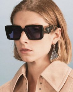 prada-occhiali-da-sole-donna-collezione-primavera-estate-2022