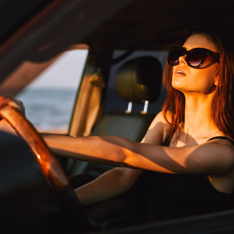 occhiali-da-sole-al-volante