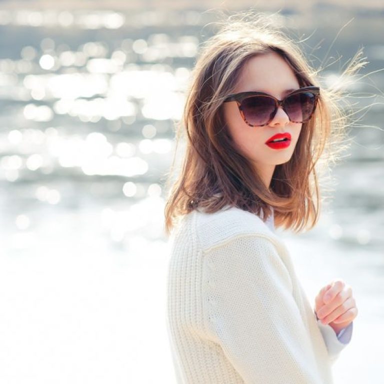 occhiali-da-sole-ci-rendono-attraenti